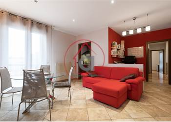 TRILOCALE IN PALAZZINA DEI PRIMI ANNI 2000