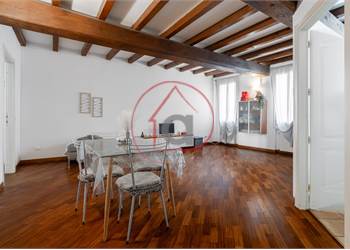 Appartamento completamente ristrutturato con cantina e posto auto