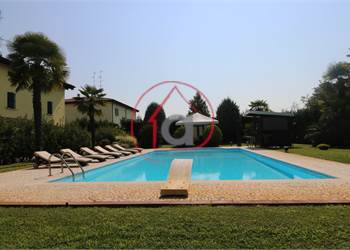 VILLA  CON PISCINA  ALLE PORTE DI CARPI