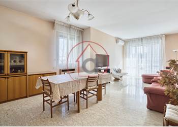 Appartamento con 3 camere e 2 bagni in condominio signorile