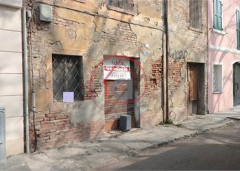 PORZIONE INDIPENDENTE IN CENTRO STORICO