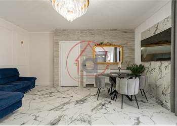 Appartamento Ristrutturato con 3 camere e 2 bagni.