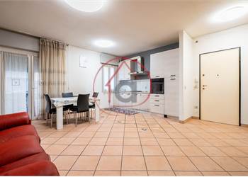 Appartamento con 2 camere al primo piano arredato